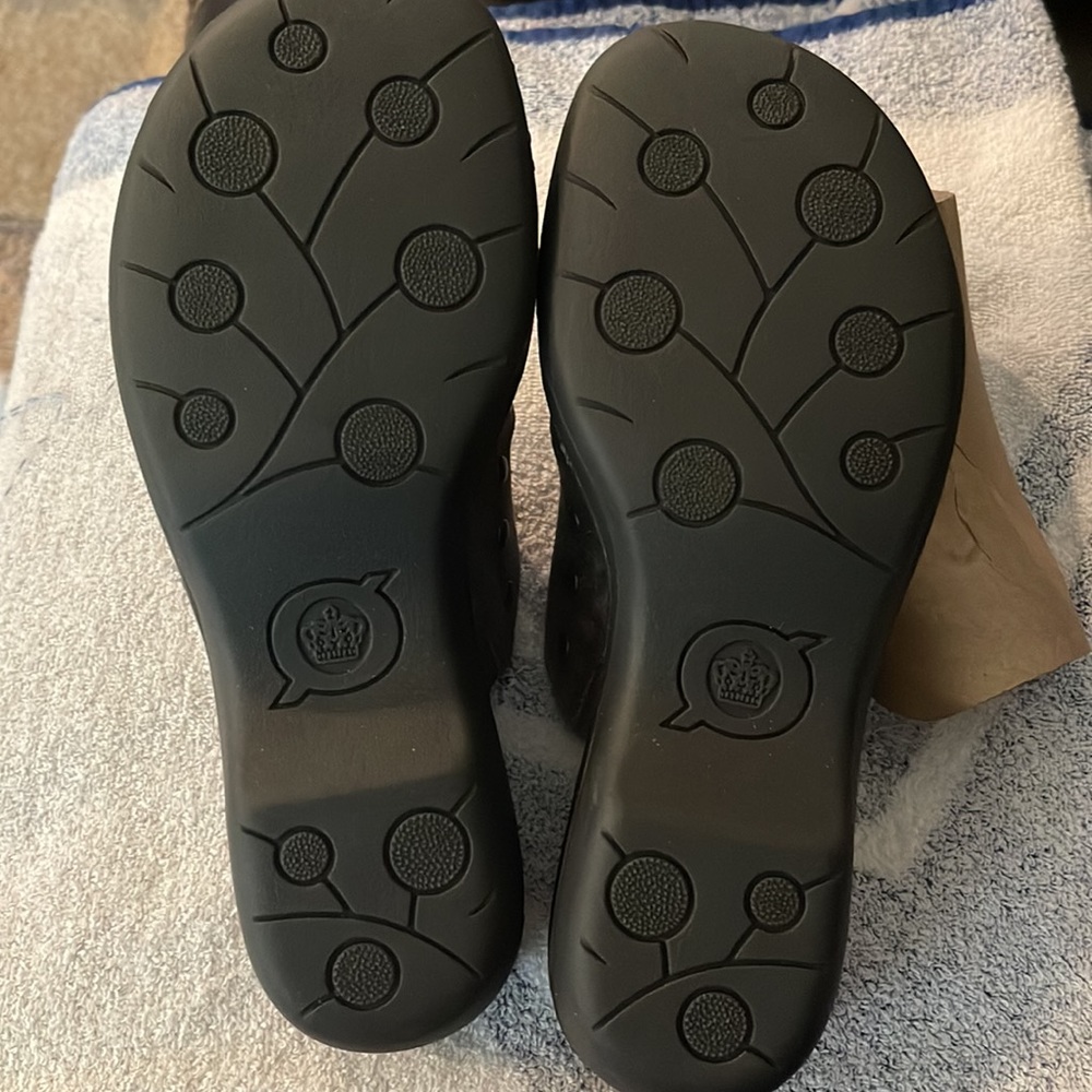 Born Majesty Gray Leather Studded Slip On Clogs Shoes Womens 7 M NEW WITHOUT BOX - Picture 6 of 6